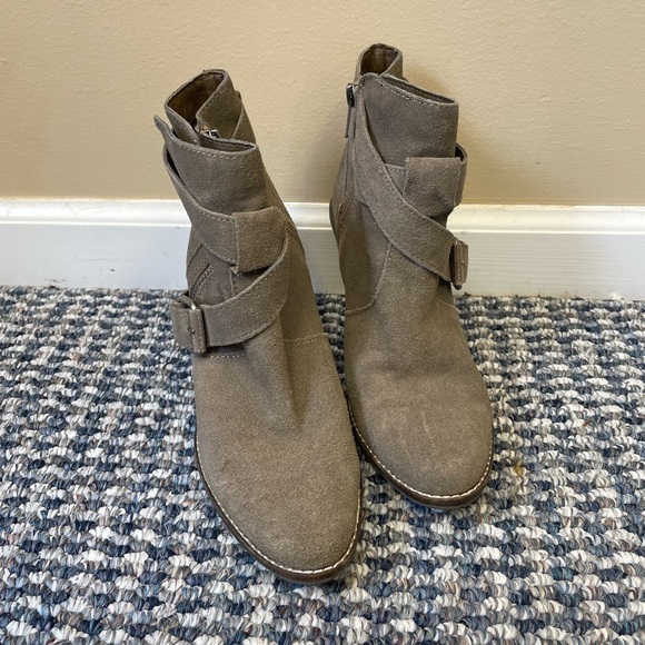 Dolce Vita Suede heeled booties size 8 - Picture 2 of 5